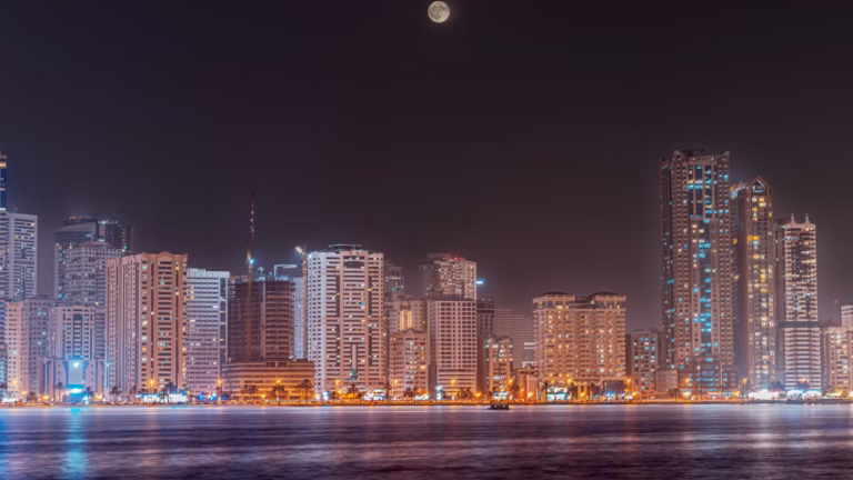 نظام تخطيط موارد المؤسسات (ERP) لقطاع الإنشاءات في الإمارات: كيف يدير المقاولون مشاريع متعددة عبر منصة تشغيل موحدة